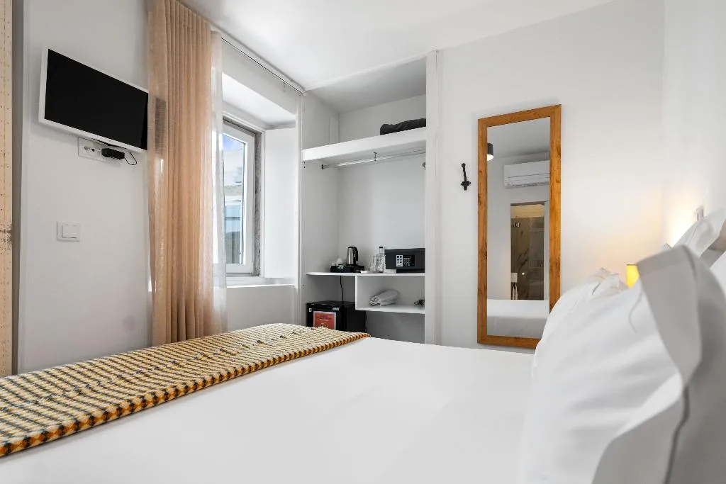DOUBLE ONE BEDROOM ONE BATHROOM Room, Quinta Colina By Shiadu, Lisbon
