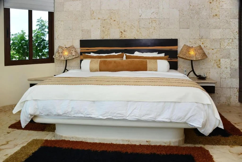 Room DELUXE KING BED Room, El Taj Ocean Front and Beachside Condo Hotel, Playa Del Carmen
