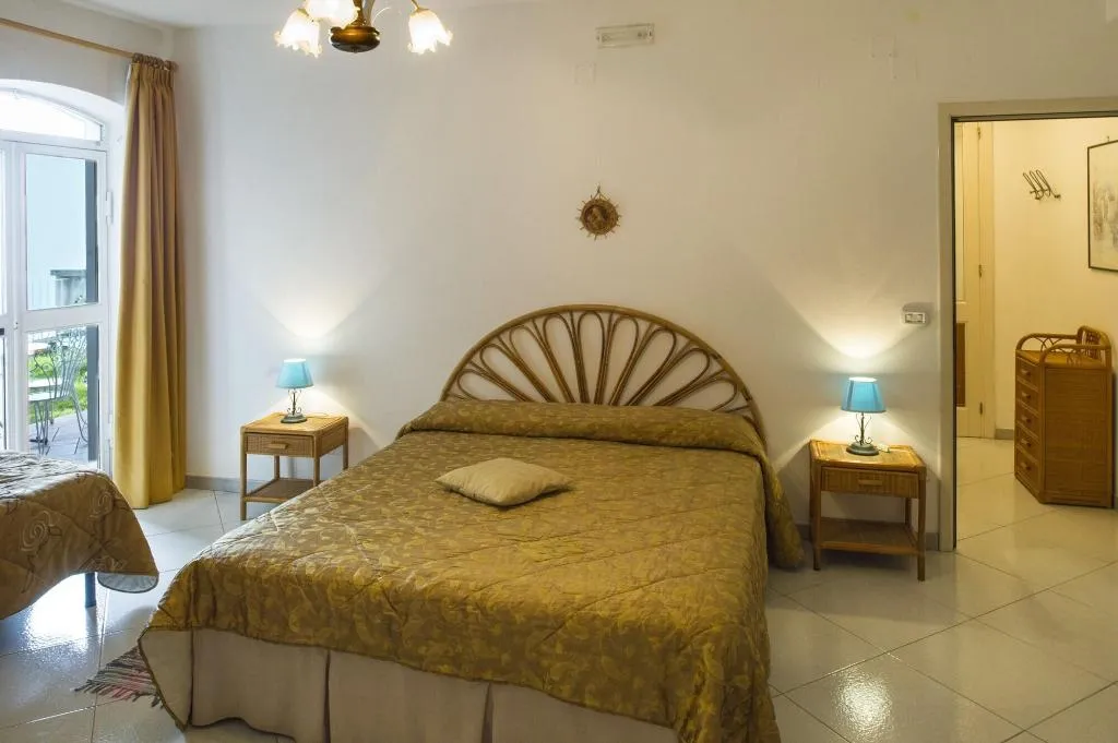 Room, La Maliosa D' Arienzo, Naples