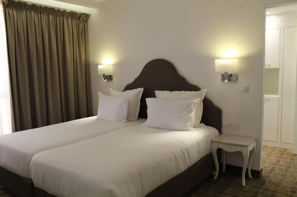 Room, Lac Leman, Tunisia