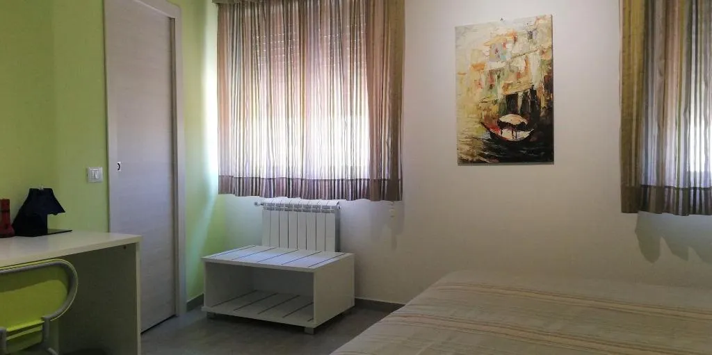 Room, La Roccia Bianca B&B, Catania