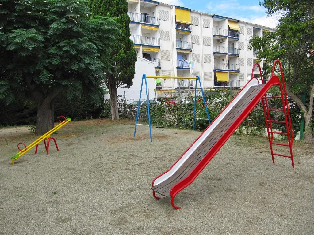 Sports and Entertainment, Corcega, Costa Dorada