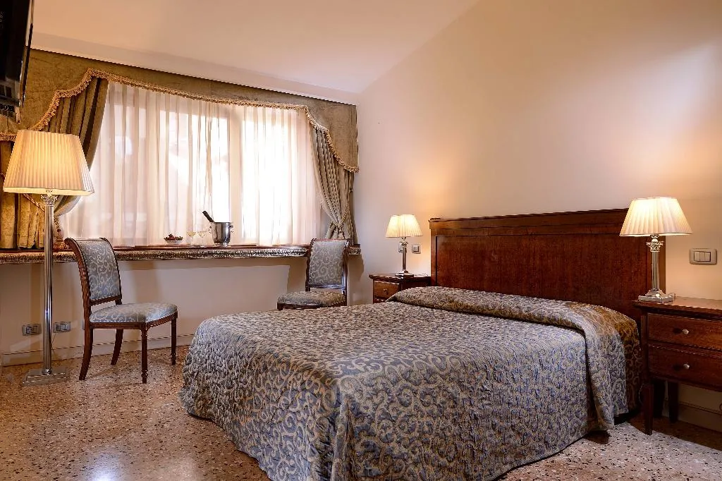 DOUBLE CLASSIC Room, dell'Opera, Venice