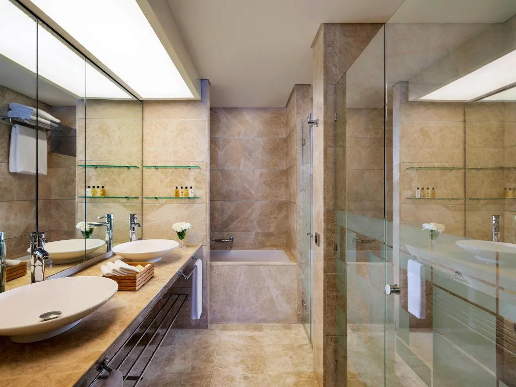 DOUBLE EXECUTIVE KING BED Room, Swissotel Buyuk Efes Izmir, Izmir