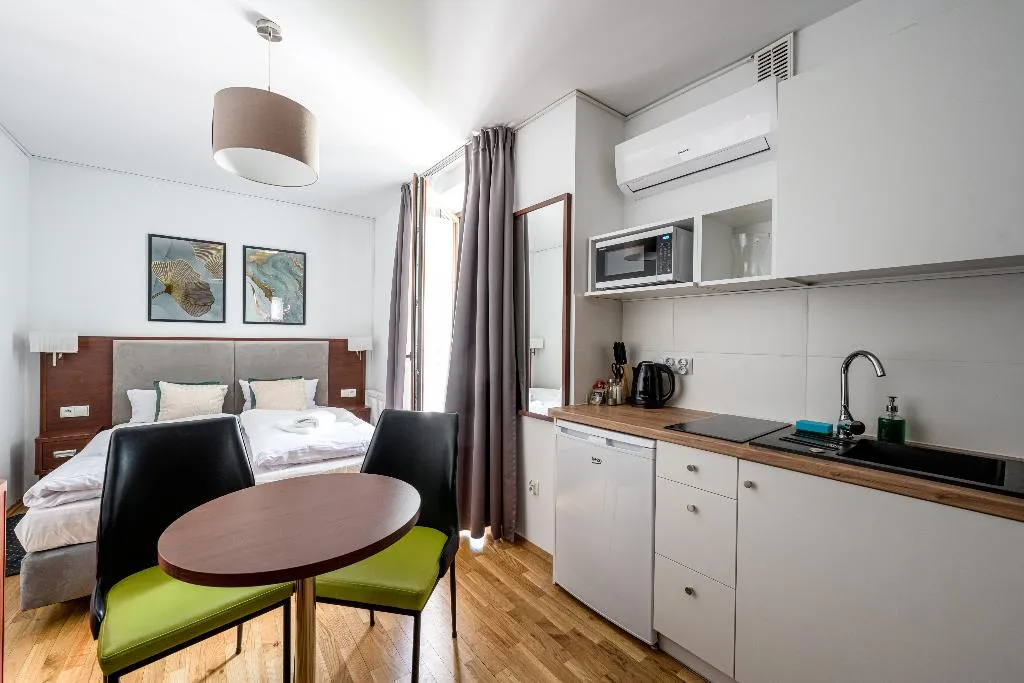 DOUBLE DELUXE WITH BALCONY Room, On/set Aparthotel, Krakow