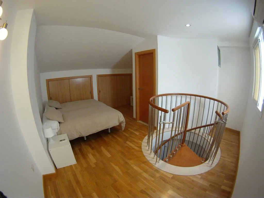 APARTMENT DUPLEX Room, Debambu, Costa Del Sol