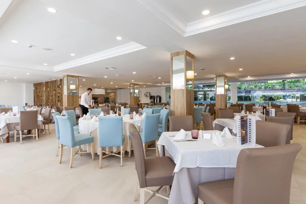 Restaurant, Zafiro Palmanova, Majorca