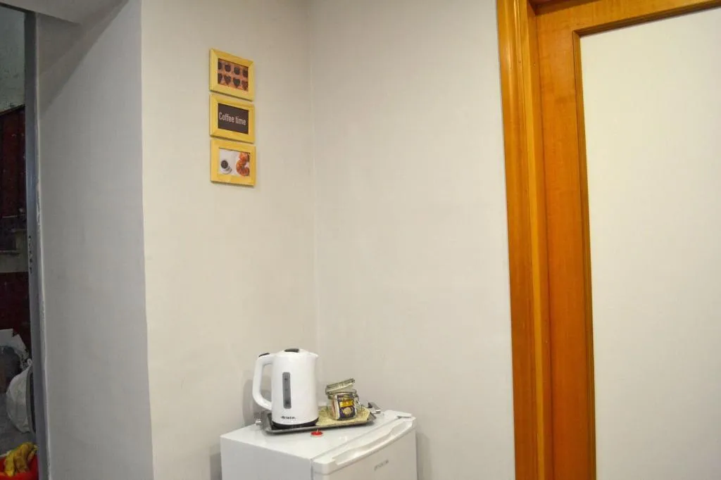 Room, Bassetto 013, Naples