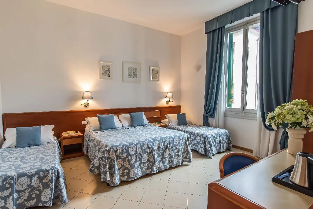 QUADRUPLE CLASSIC Room, Hotel Bonifacio, Florence