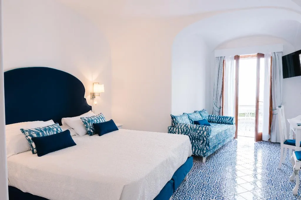 TRIPLE DELUXE SEA VIEW Room, Hotel Conca D'Oro, Naples