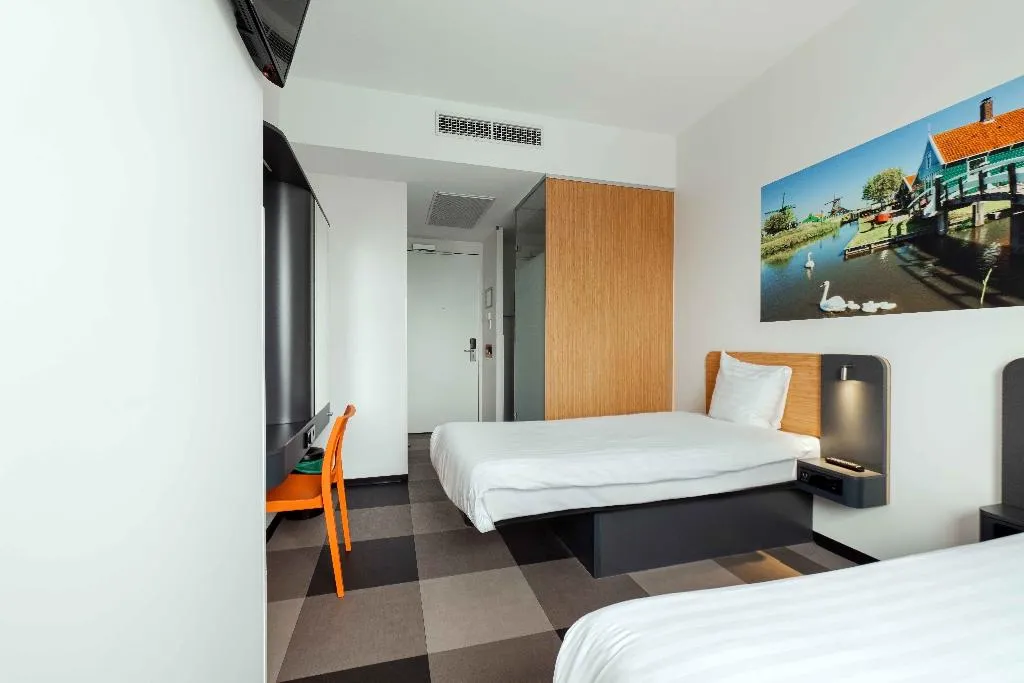 TWIN STANDARD Room, easyHotel Amsterdam Zaandam, Amsterdam