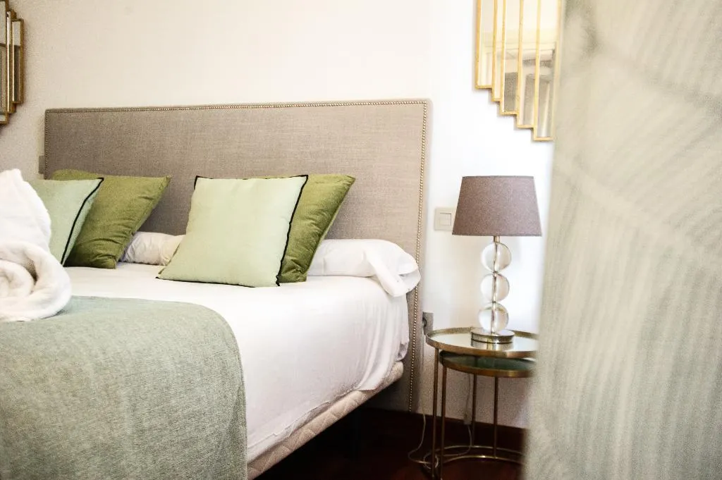 APARTMENT ONE BEDROOM Room, azz Apartamentos Torre de la Plata, Seville