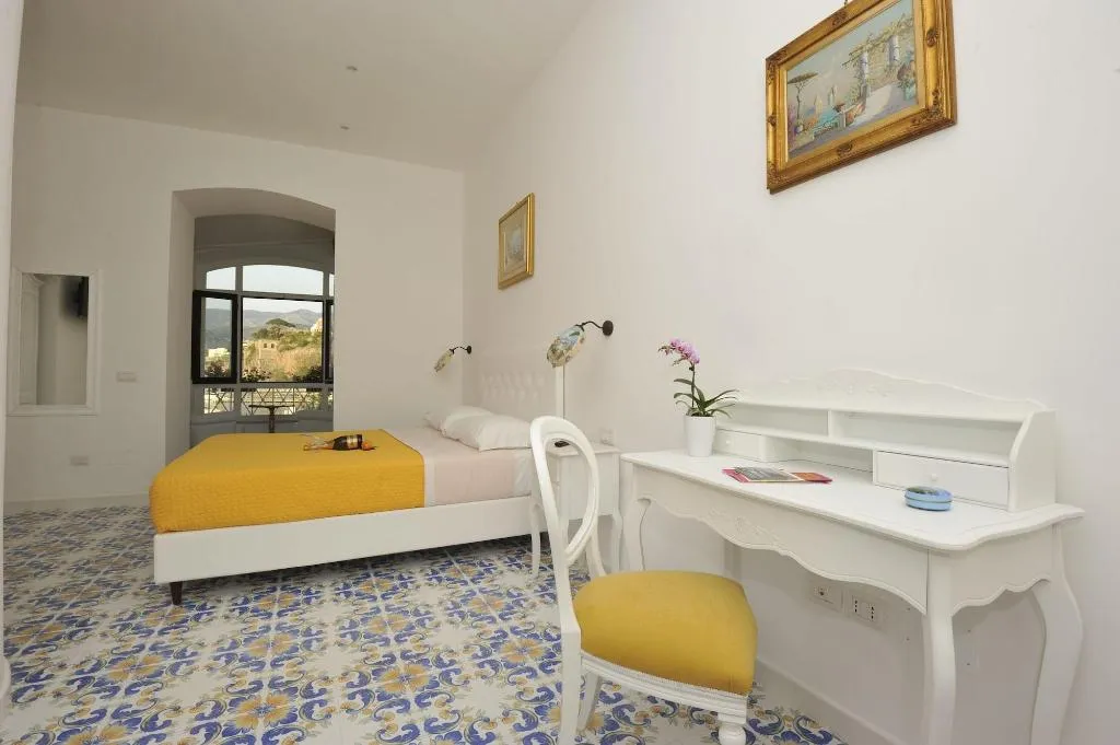 Room, Surriento Suites, Naples