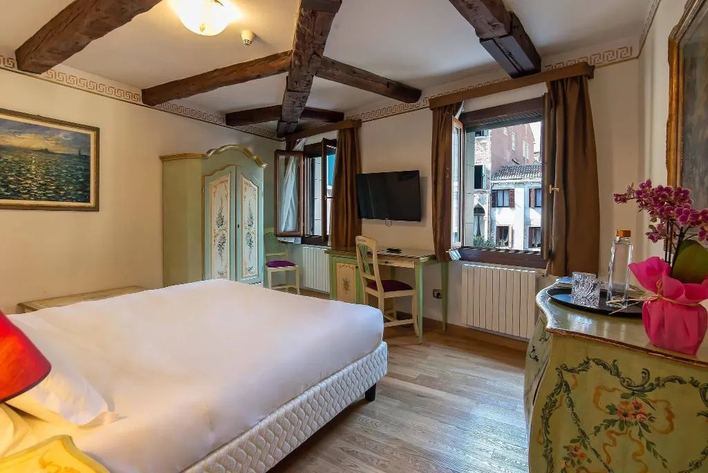 FAMILY ROOM CONNECTING ROOM Room, La Fenice et des Artistes, Venice