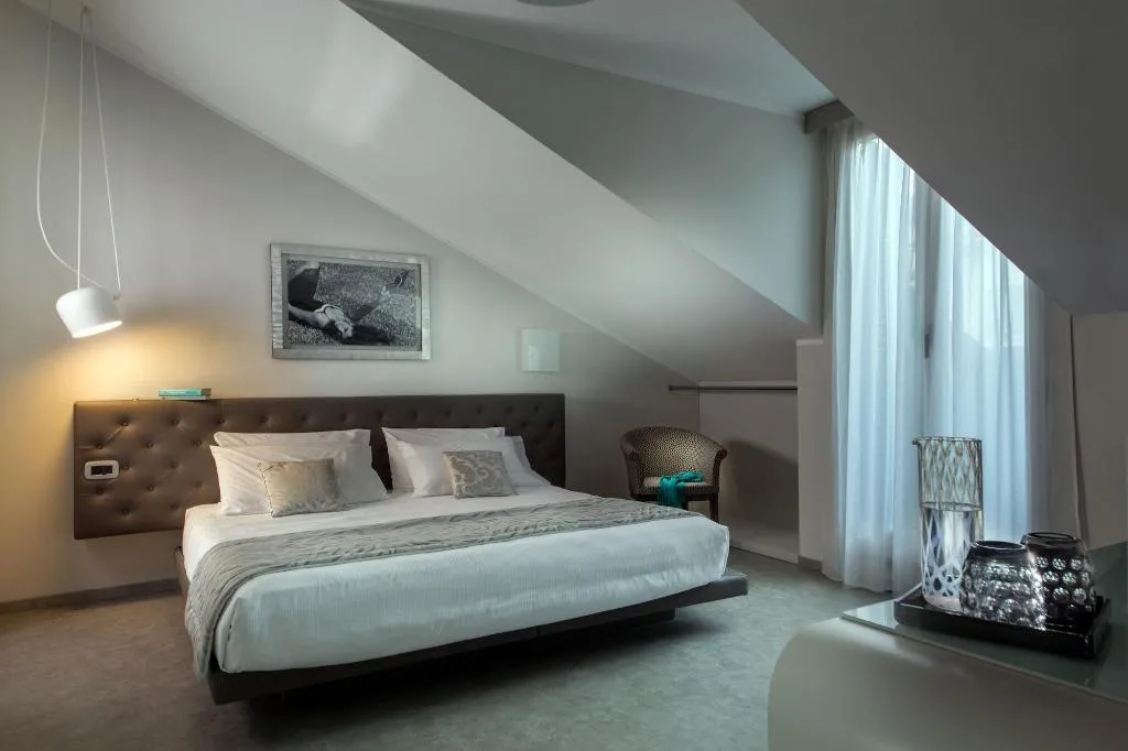 Room, Montenapoleone Suites, Milan
