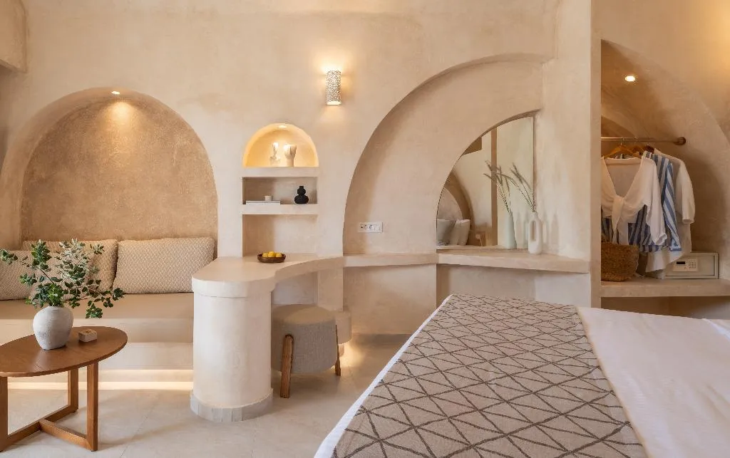 JUNIOR SUITE LUXURY Room, Heyday Luxury Suites, Santorini