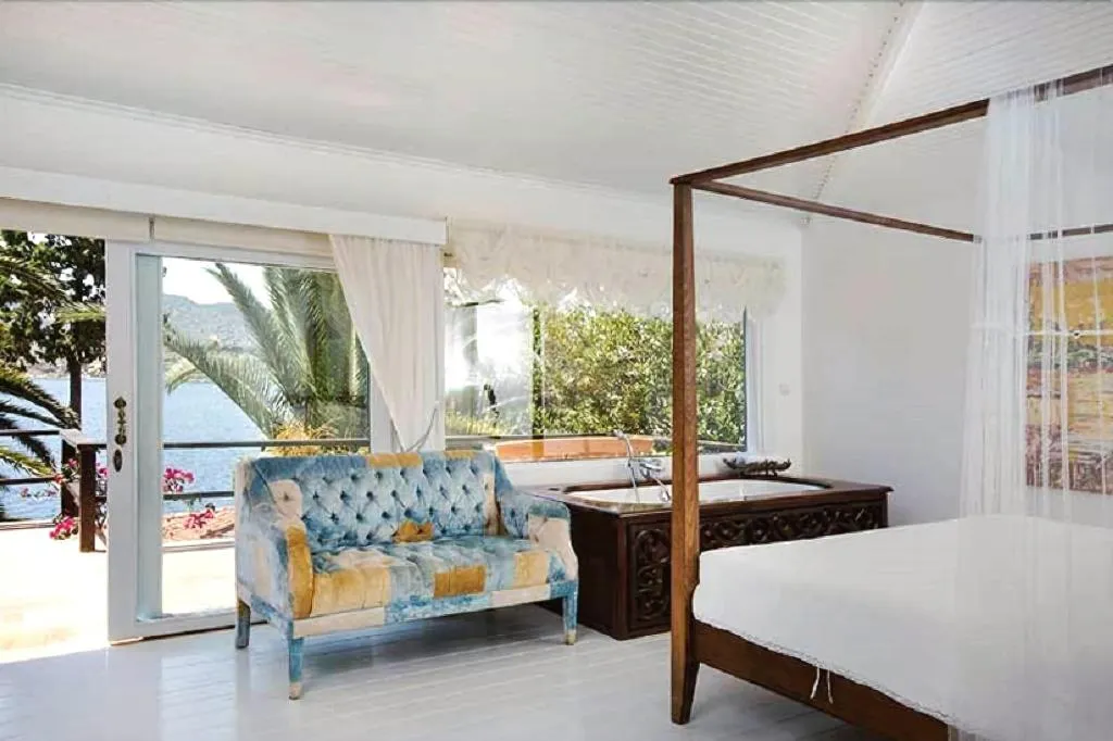 Room, Sabrina's Haus, Dalaman