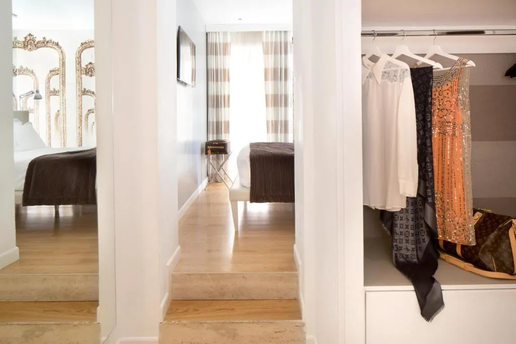 General view, Via Del Corso Home, Rome