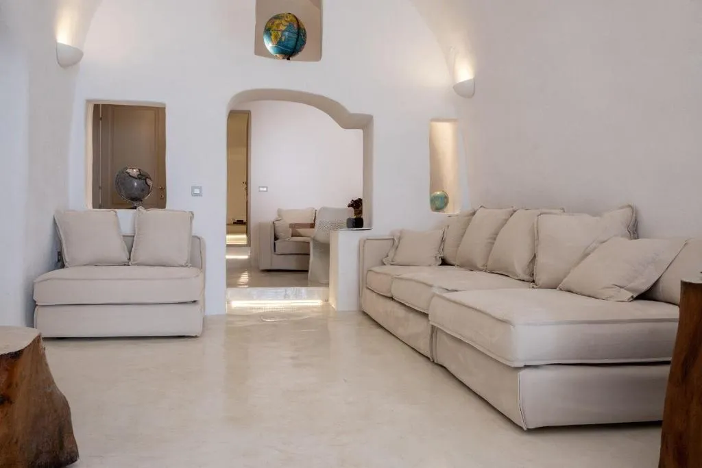 Room, Globe Suites, Santorini