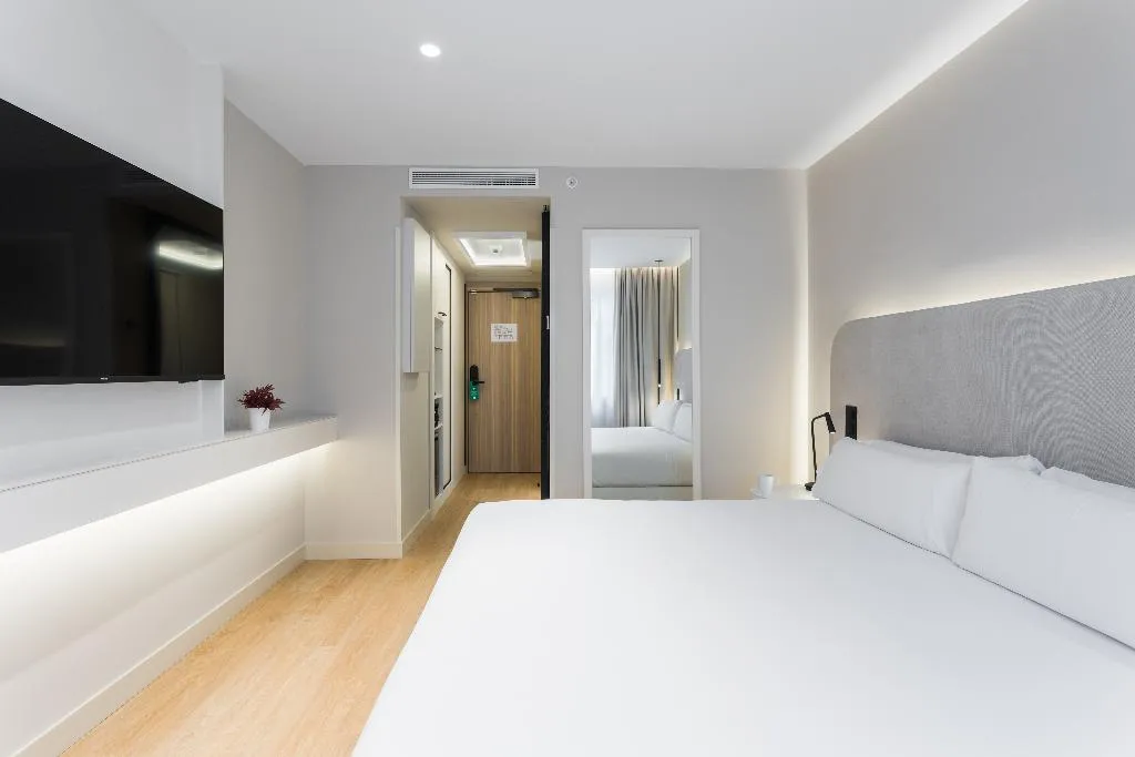 DOUBLE SINGLE USE QUEEN SIZE BED Room, Royal Ramblas, Barcelona