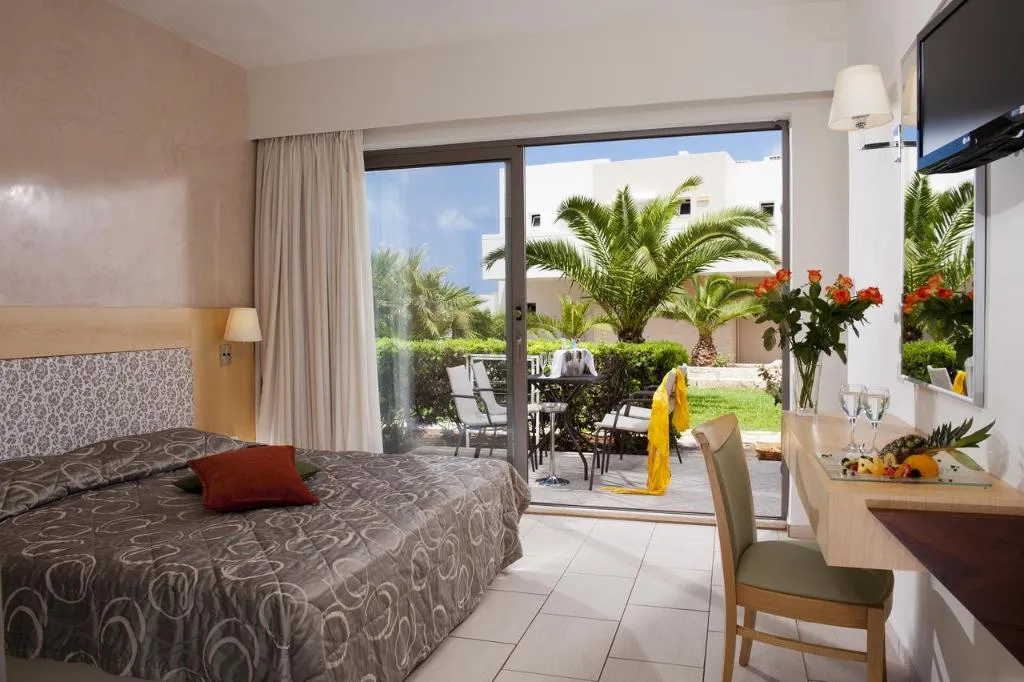 Room, Grand Hotel Holiday Resort, Crete