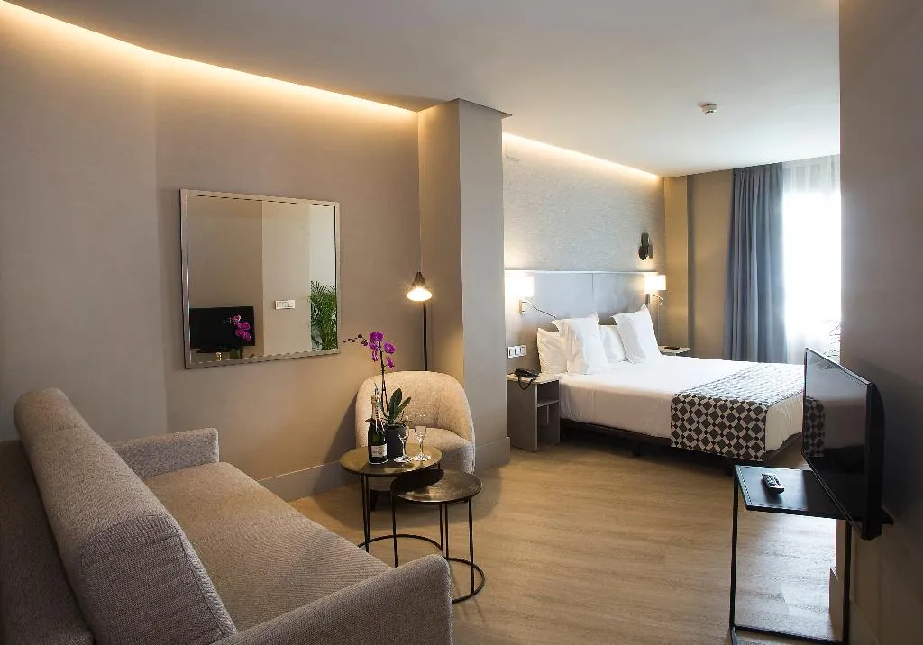 JUNIOR SUITE STANDARD Room, America Sevilla, Seville