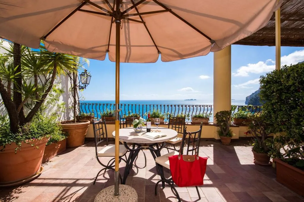 Terrace, California, Naples