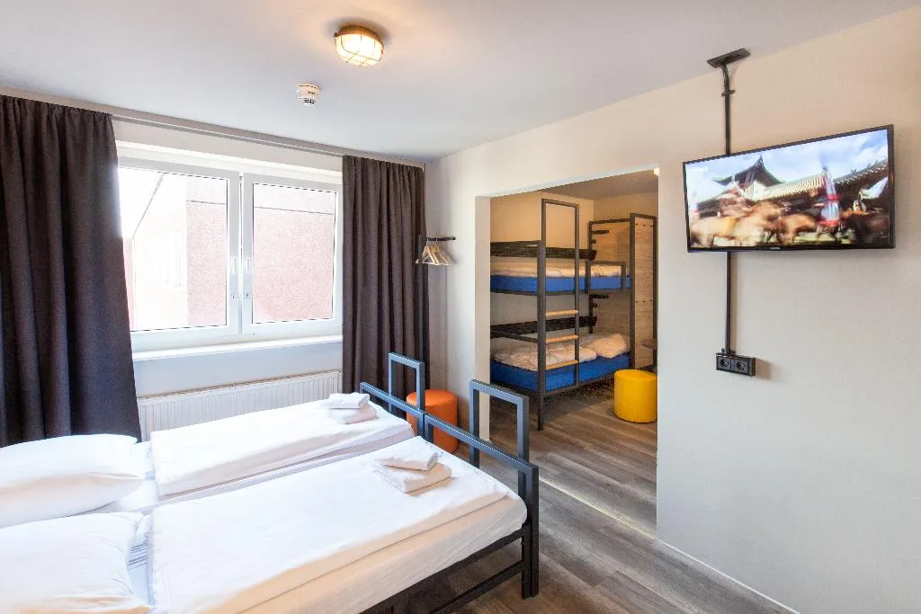 TRIPLE STANDARD Room, a&o Berlin Mitte, Berlin