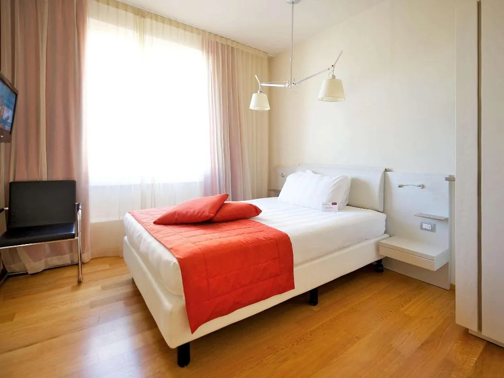SINGLE STANDARD Room, Mercure Milano Solari, Milan