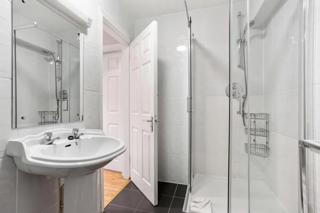 APARTMENT CAPACITY 6 Room, Drury Court Hotel, Dublin