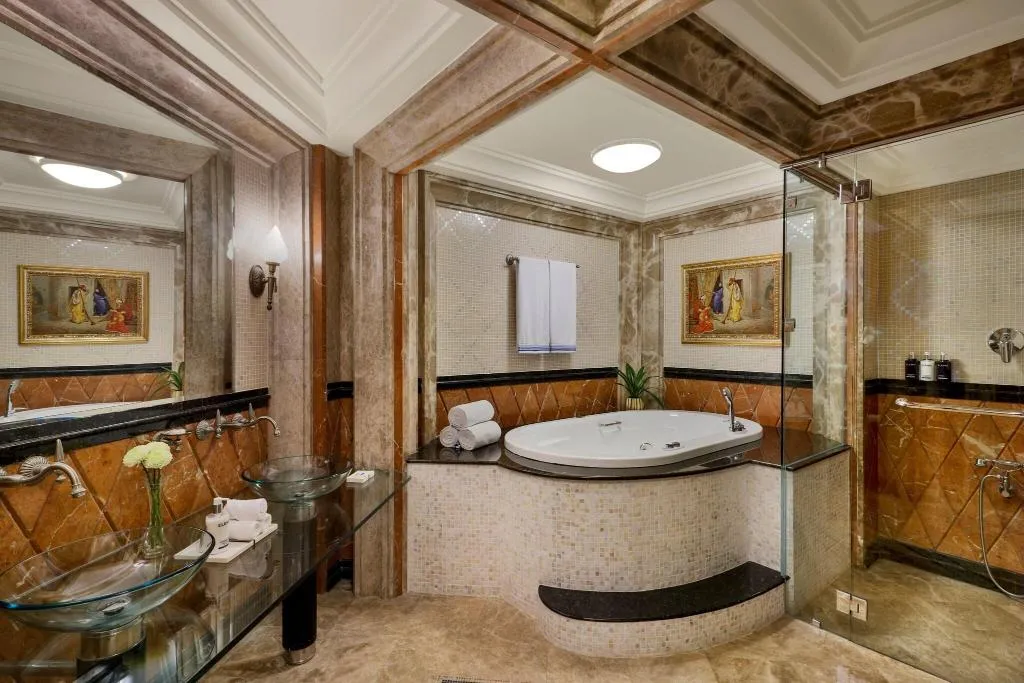 Room, Habtoor Grand Resort, Autograph Collection, Dubai