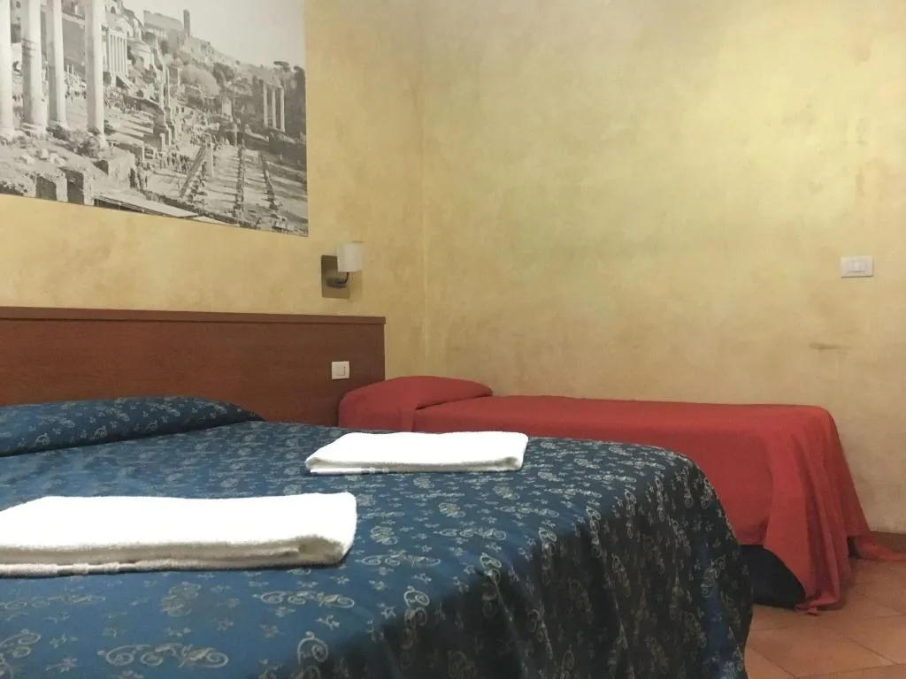 Room, Best Location In Rome, Naples
