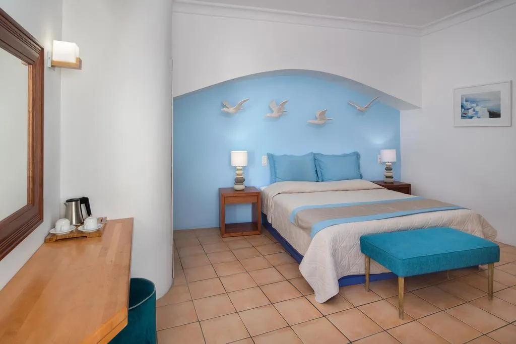 Double or Twin STANDARD Room, Meltemi Suites, Santorini