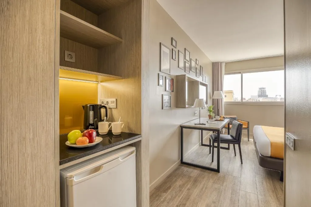 DOUBLE CLASSIC Room, Citadines Ramblas Barcelona, Barcelona