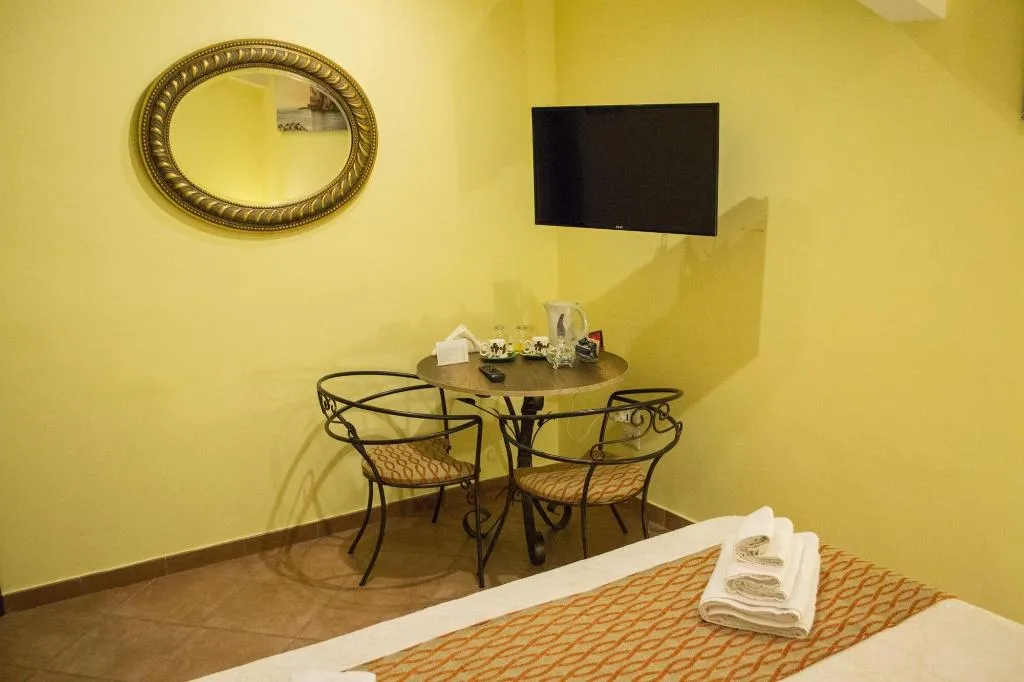 Room, La Gemma, Naples