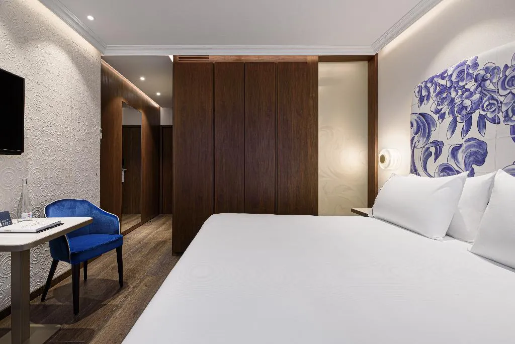 Double or Twin DELUXE Room, Eurostars Universal Lisboa, Lisbon