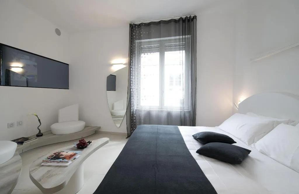 Room, Aparthotel Duomo, Milan