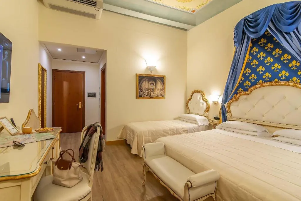 TRIPLE STANDARD Room, Porta Faenza, Florence