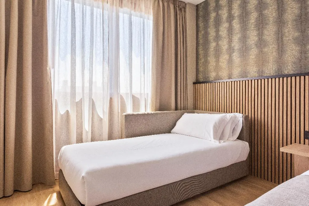 TRIPLE SUPERIOR Room, Acta Piramides, Madrid