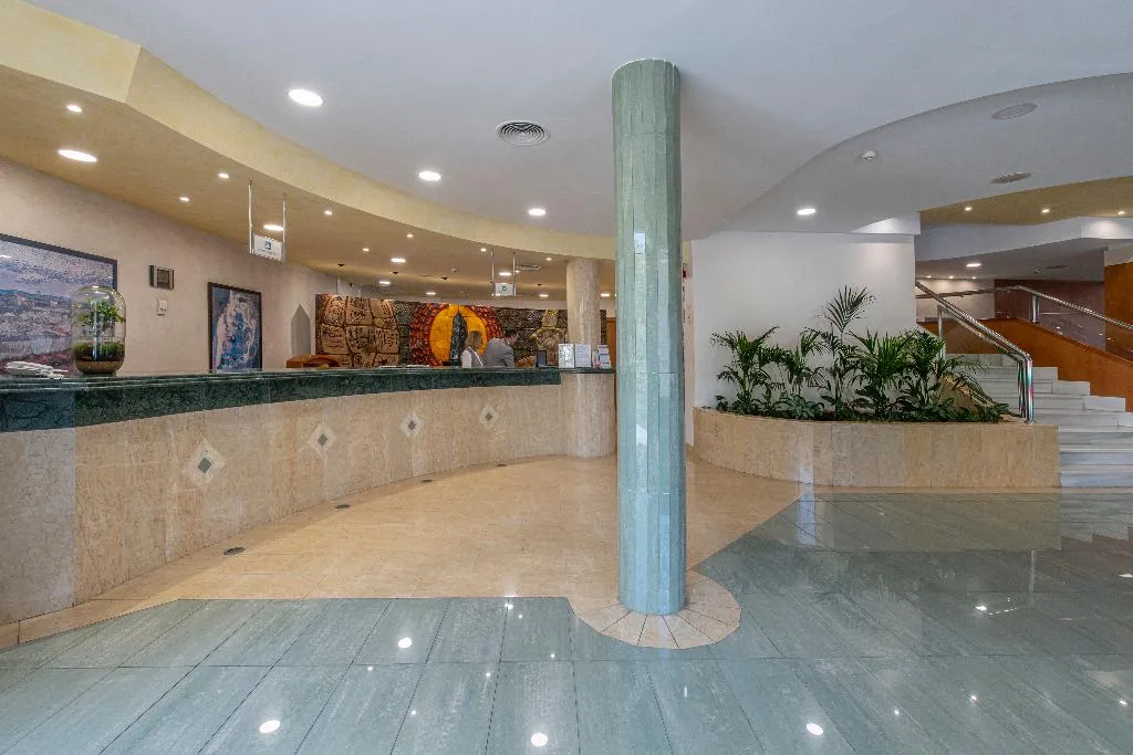 Lobby, Obelisco, Majorca