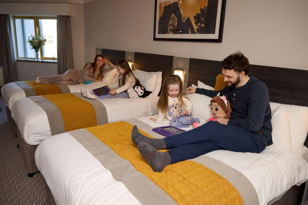 FAMILY ROOM STANDARD Room, Newtown Park Hotel, Dublin
