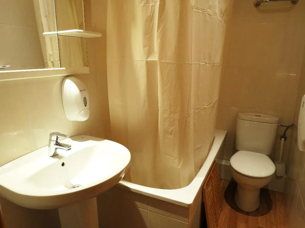 Double or Twin SUPERIOR Room, Hostal Balmes Centro, Barcelona