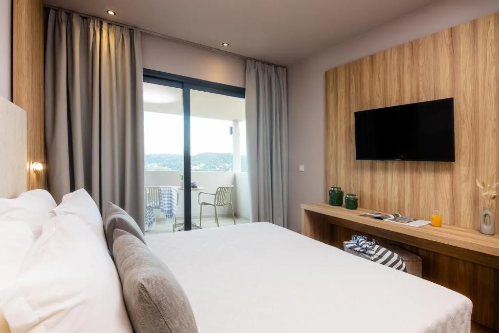 DOUBLE SUPERIOR WITH BALCONY Room, Petra Nera, Skiathos