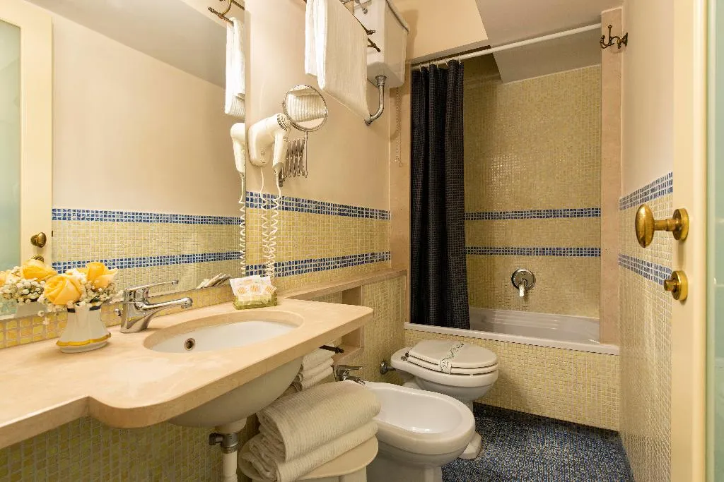 DOUBLE STANDARD Room, Grand Hotel Europa, Naples