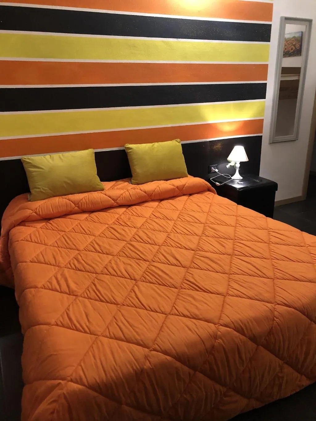 Room, Moonrose, Milan