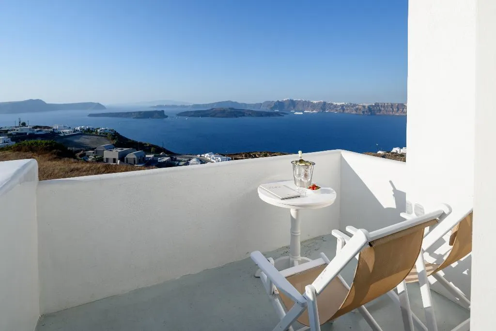 SUITE WITH JACUZZI Room, Kalestesia Suites, Santorini
