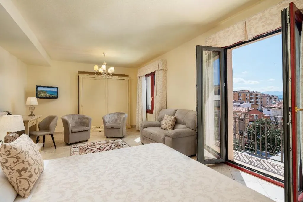 JUNIOR SUITE STANDARD Room, Hotel Regina Elena, Olbia