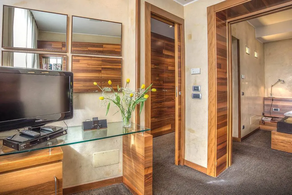 Double or Twin SUPERIOR Room, Tritone, Rome