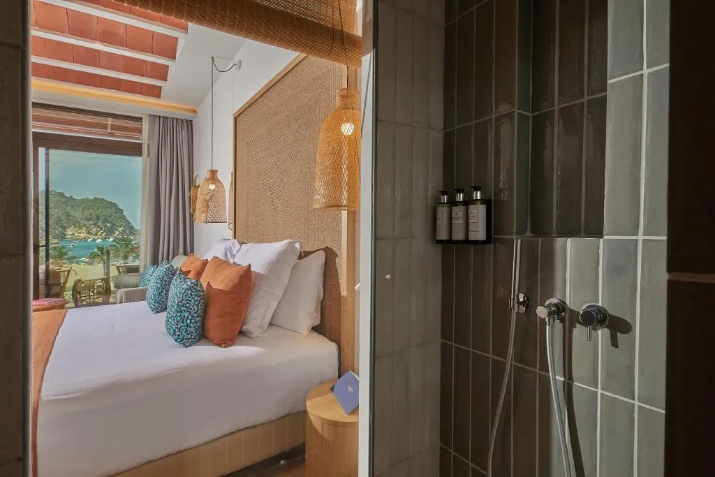 Room, Cala San Miguel Ibiza Res, Curio Colllec by Hilton, Ibiza