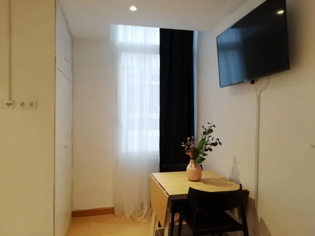 STUDIO STANDARD Room, Smartr Madrid Gran Via 47, Madrid